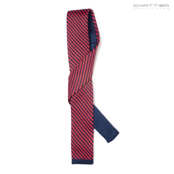 Dryžuotas raudonas kaklaraištis