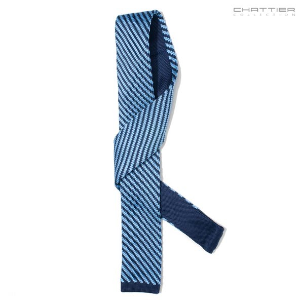 Dryžuotas šviesiai mėlynas kaklaraištis